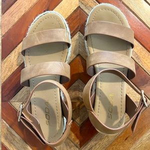 Soda sandals, size 4 girls/women’s